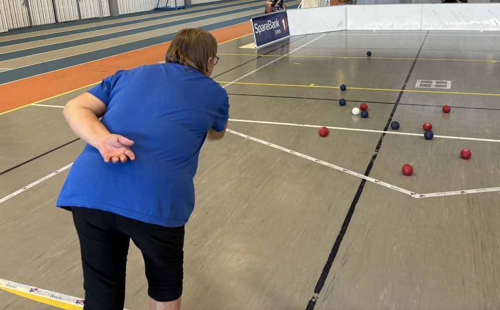 Boccia (bildet over), teppecurling og lydskyting kan du teste ut i Namsoshallen onsdag 25. september kl. 17-19.