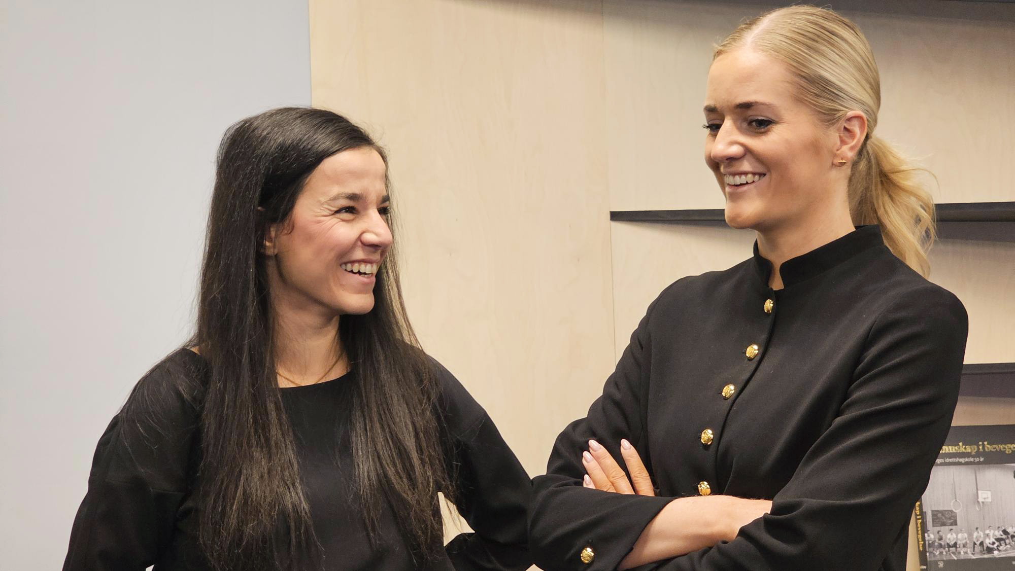 Idrettspresident Zaineb Al-Samarai og justis- og beredskapsminister Emilie Enger Mehl under torsdagens lansering av idrettens nye politiattesttjeneste. Foto: Geir Owe Fredheim / Norges idrettsforbund