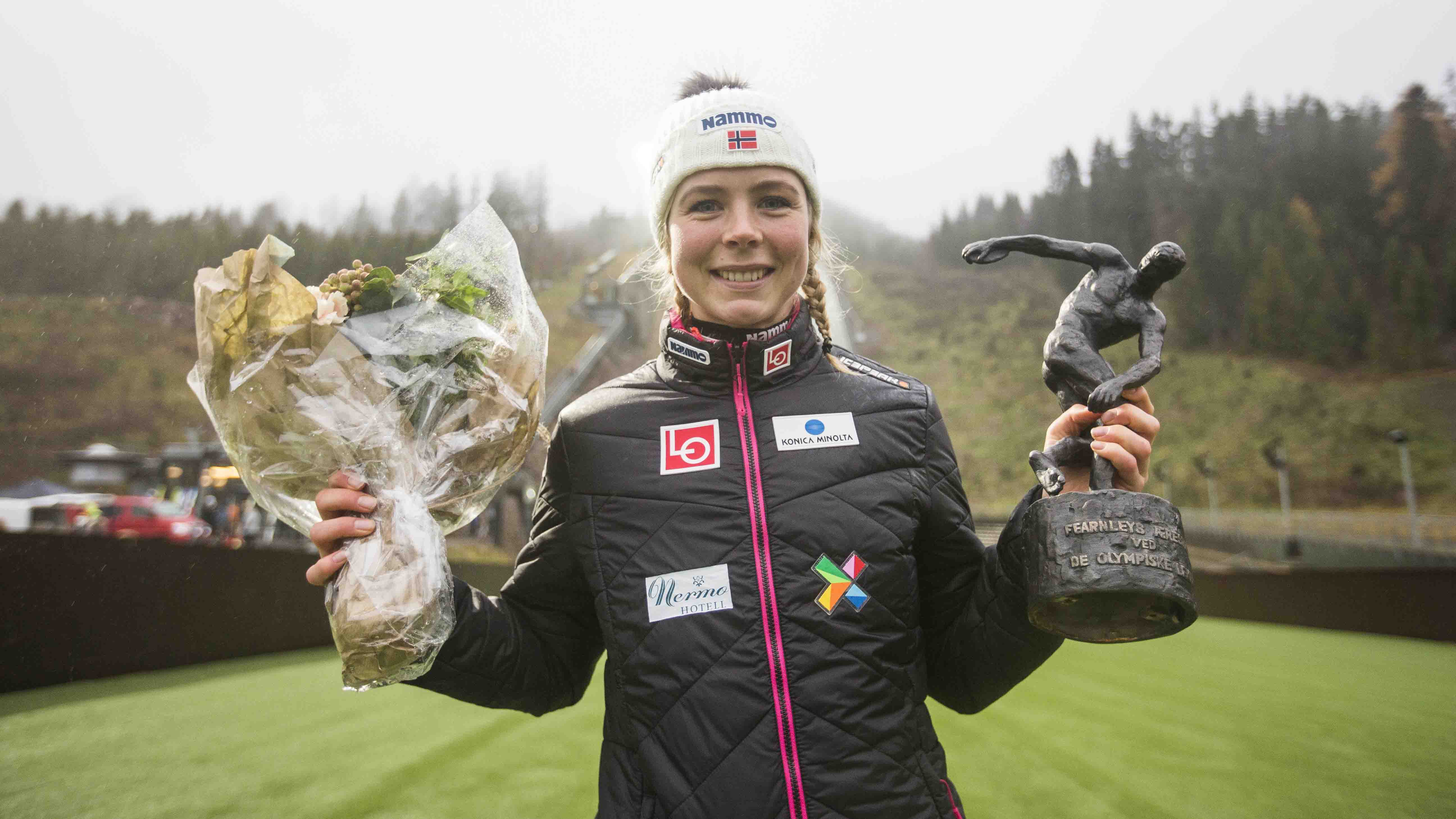 Skihopper Maren Lundby fikk Fearnleys olympiske ærespris i 2018. Foto: Trond Teigen / NTB