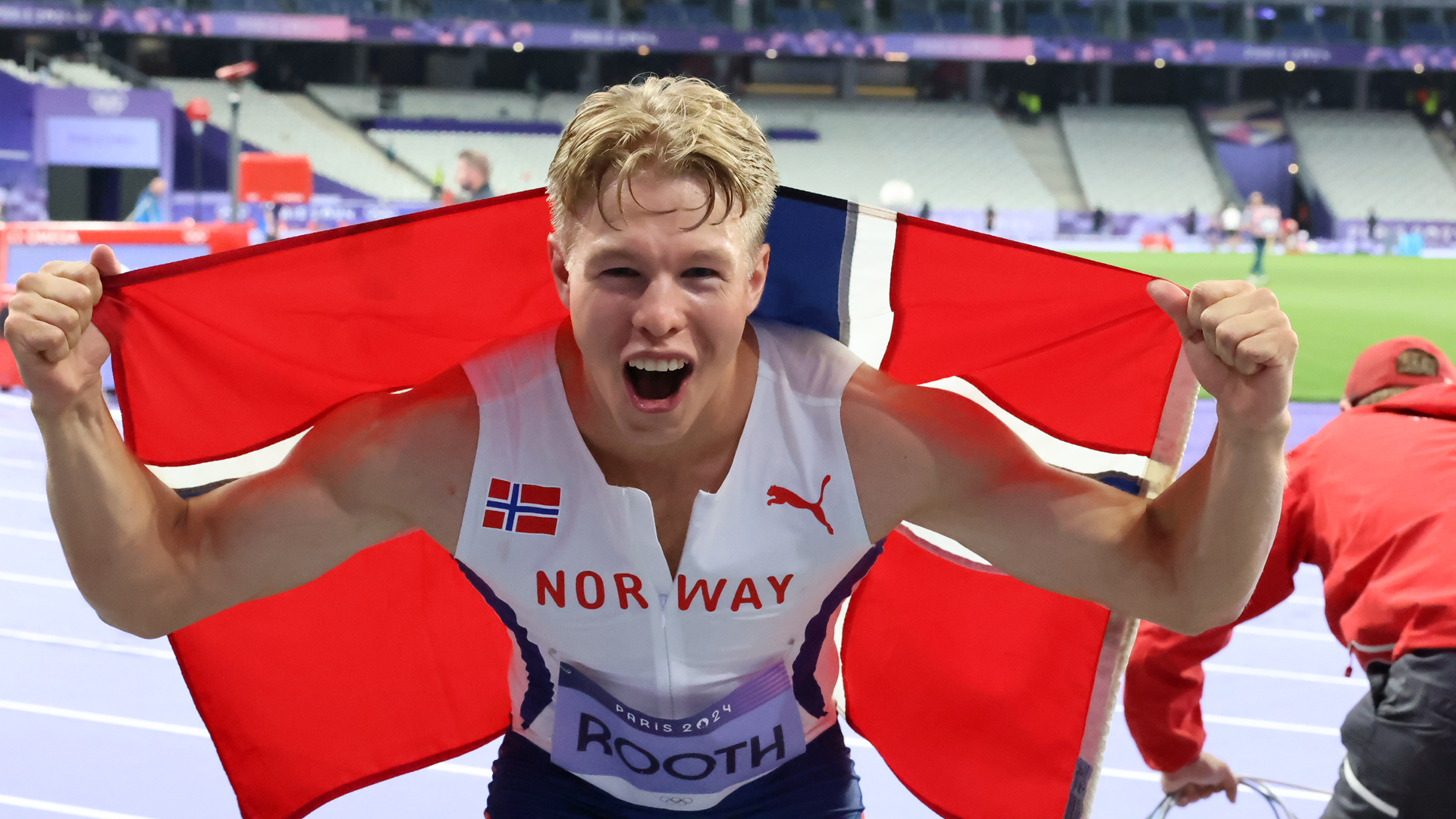 Markus Roth jubler med det norske flagget i OL i Paris 2024. Foto: Geir Owe Fredheim