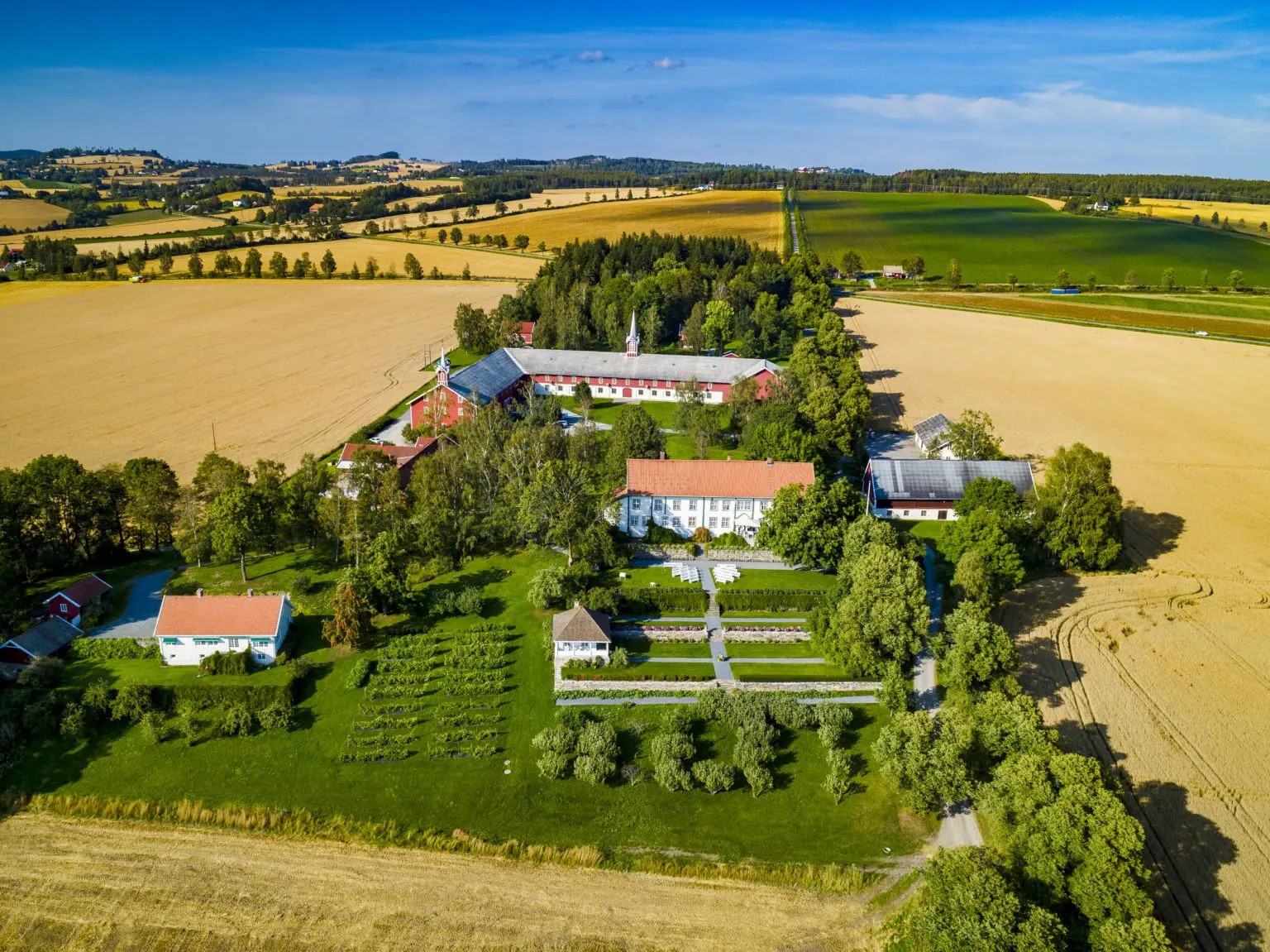 Kurset arrangeres på vakre Hoel gård ved Mjøsa