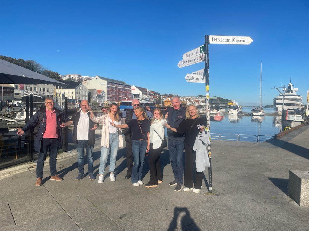 F.v: Staale Grude Haaland, Oddvar Støle, Marit Fjellanger Bøhm, Trond Nerdal, An-Magritt Stendahl, Sandra Serine S Pettersen, Rune Røksund og Siri Ommedal. Ida Eftedal og Neri Fisketjøn var ikke tilstede da bildet ble tatt.